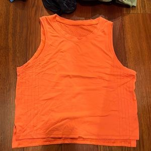 Lululemon train to be tank